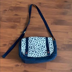 Skull Messenger bag